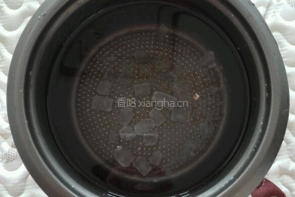 红糖枣子银耳汤的做法图解4