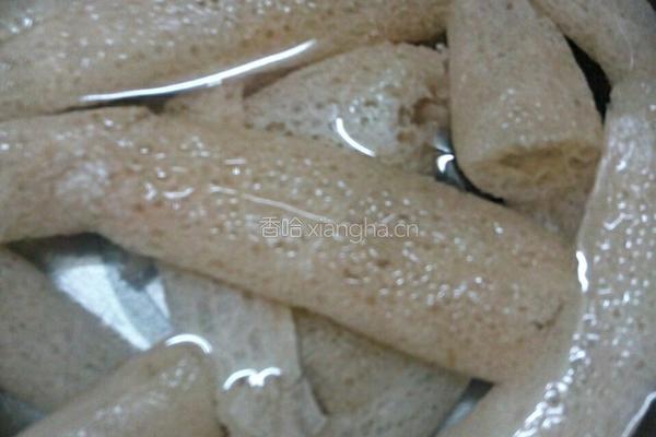 竹荪枸杞母鸭汤的做法图解2