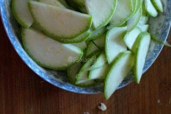 清炒西葫芦的做法图解1