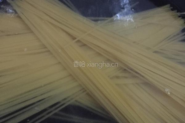 黑胡椒牛肉意面的做法图解1
