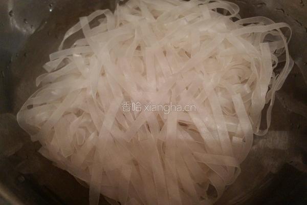 炒河粉的做法图解1