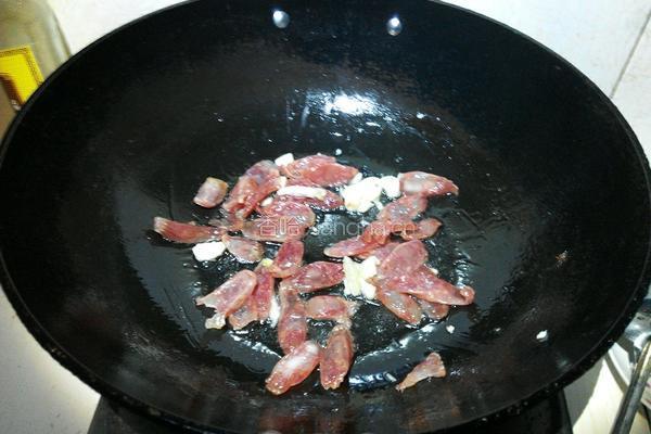 荷兰豆炒腊肠的做法图解6