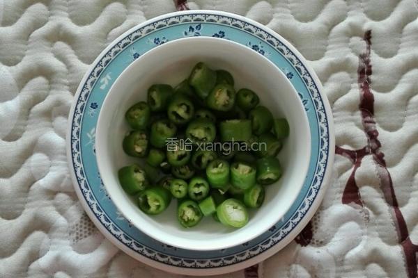 蒜苗炒莴笋的做法图解4