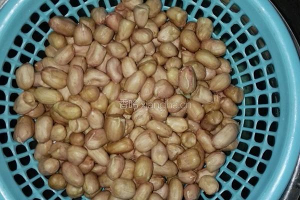 五香花生米(微波炉烤的花生米)的做法图解1
