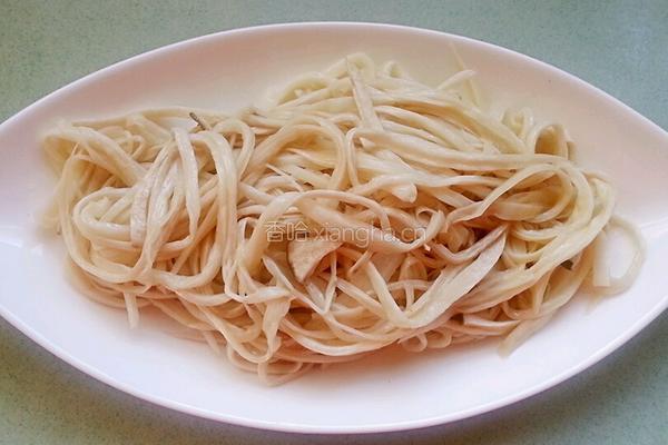 手撕杏鲍菇的做法图解3