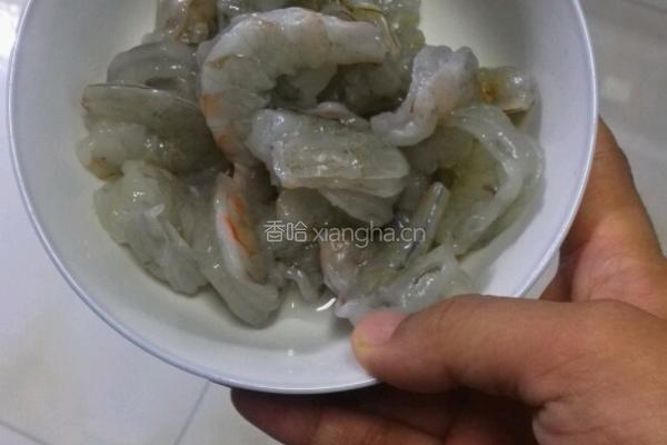 香辣芹菜炒虾仁的做法图解1