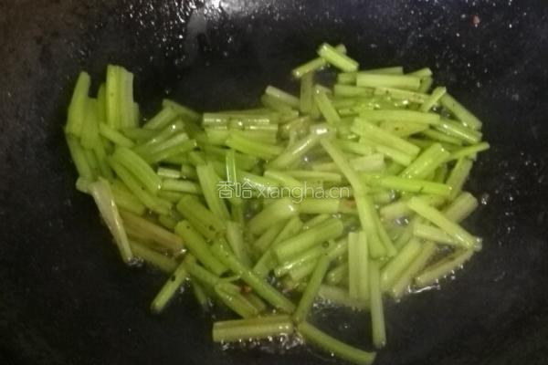 香辣芹菜炒虾仁的做法图解6