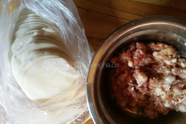 胡萝卜马蹄饺子的做法图解2