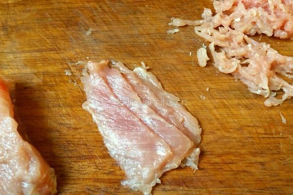 青椒土豆炒肉丝的做法图解3