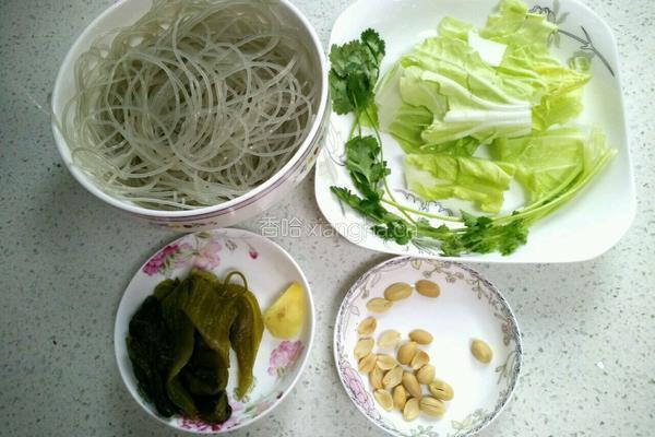 酸菜煮粉丝的做法图解1