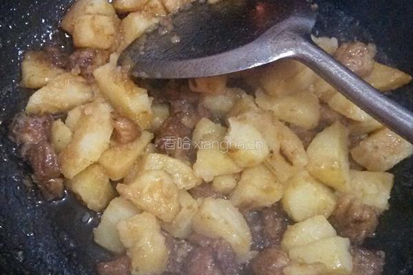 土豆焖排骨的做法图解13