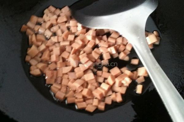 火腿肠炒青豆的做法图解2