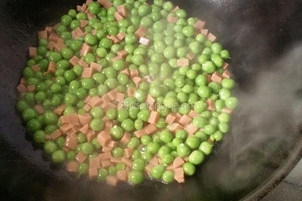火腿肠炒青豆的做法图解4