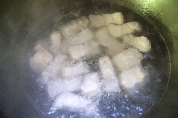 红烧肉炖胡萝卜的做法图解2