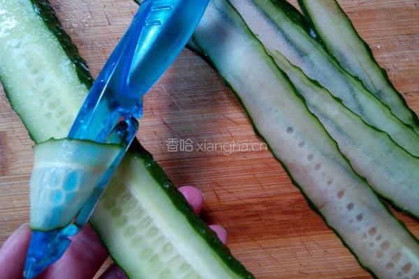 黄瓜火腿卷的做法图解2