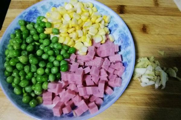 炒三丁的做法图解1