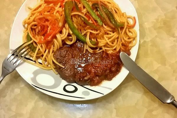 煎牛扒+茄汁意粉