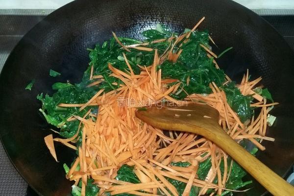 清炒菠菜胡萝卜的做法图解2