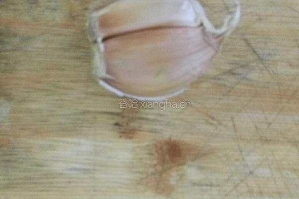 蒜蓉炒黄瓜胡萝卜的做法图解2