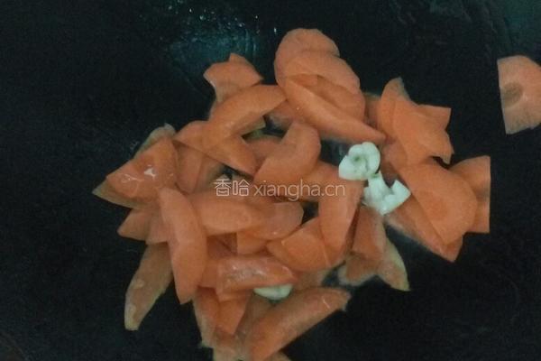 蒜蓉炒黄瓜胡萝卜的做法图解3