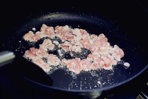 肉沫酱香小土豆的做法图解4