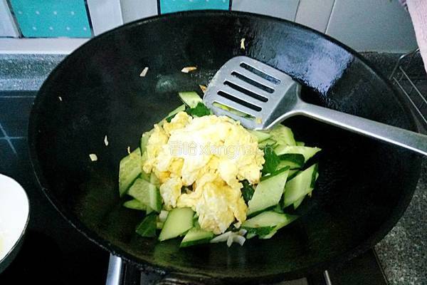鸡蛋炒黄瓜片的做法图解4