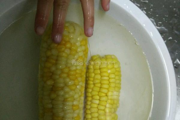 猪肉玉米馄饨的做法图解1