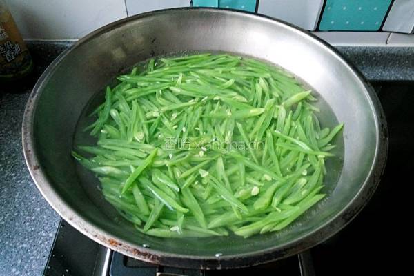 牛肉豆角丝的做法图解3