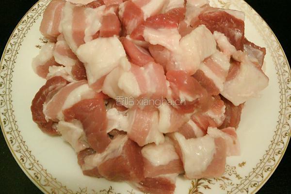 草菇红烧肉的做法图解1