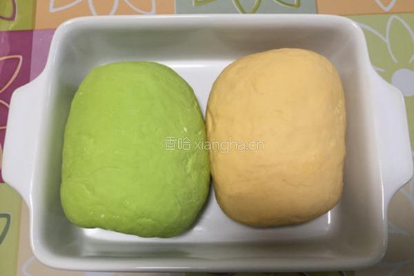 彩色蒸饺(牛肉胡萝卜馅)的做法图解1