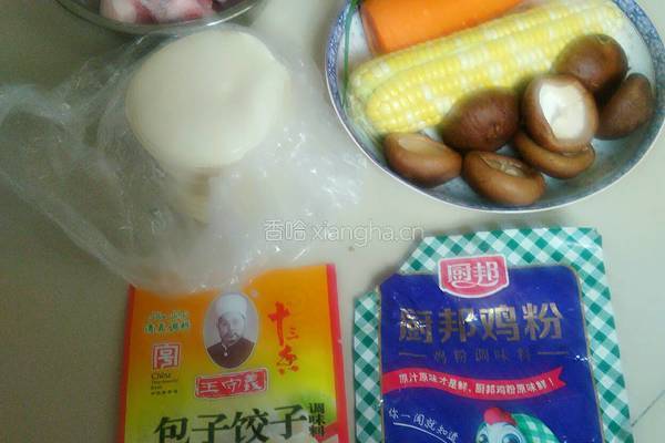 玉萝卜菇肉饺的做法图解1