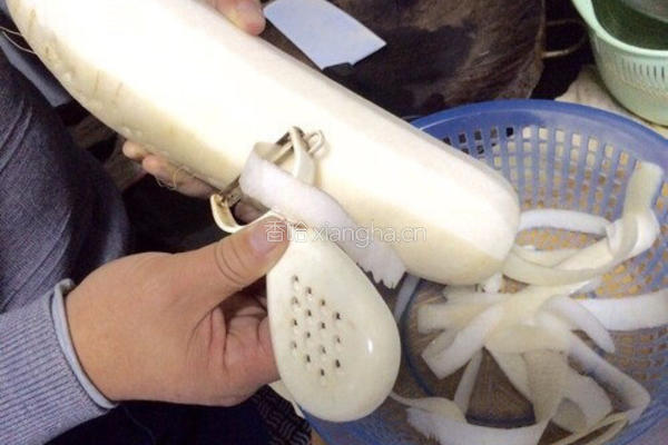 香辣腌萝卜皮的做法图解2