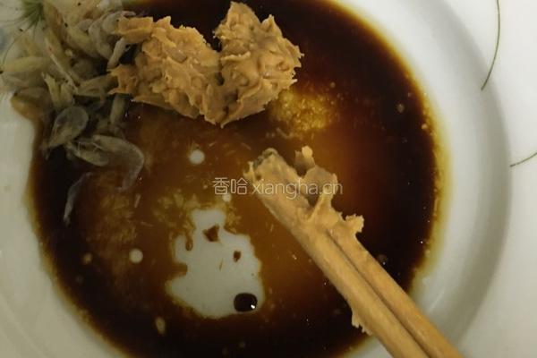 虾米拌面的做法图解2