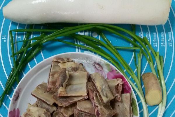 腊排骨萝卜汤的做法图解2