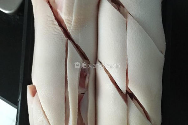 猪脚菌菇汤的做法图解1