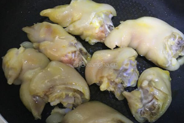 猪脚菌菇汤的做法图解5