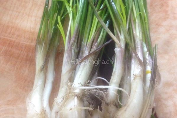 荞头包菜饭的做法图解1