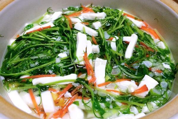 清清白白——豌豆苗豆腐汤的做法图解7