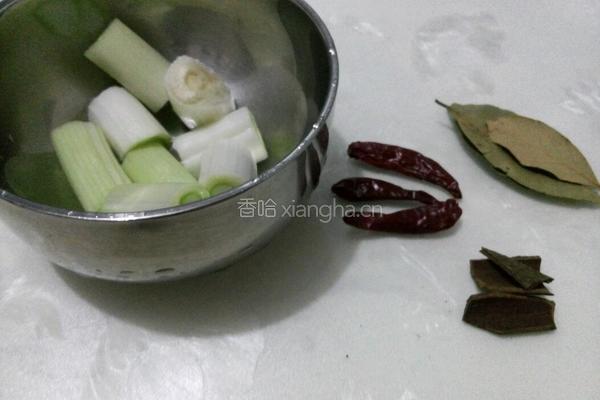 排骨段炖粉条的做法图解2