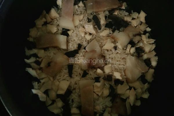 木耳竹笋腊肉饭的做法图解8
