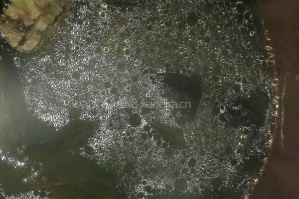 海带排骨汤的做法图解3