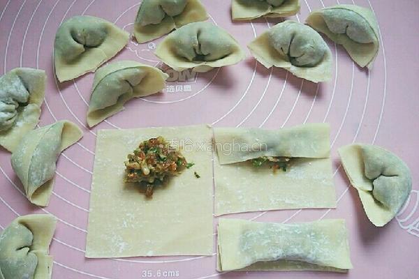煎饺(胡萝卜芹菜猪肉馅)的做法图解12