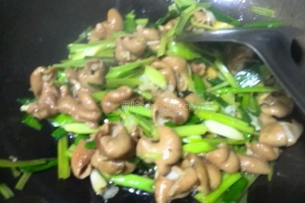 芹菜蒜苗炒大肠的做法图解6