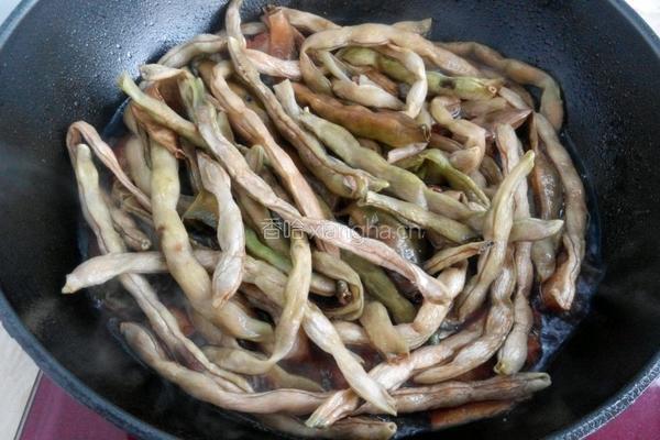 红烧肉炖干豆角的做法图解8