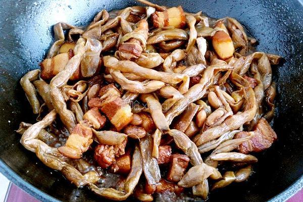 红烧肉炖干豆角的做法图解9