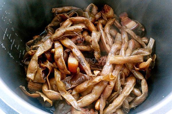 红烧肉炖干豆角的做法图解11
