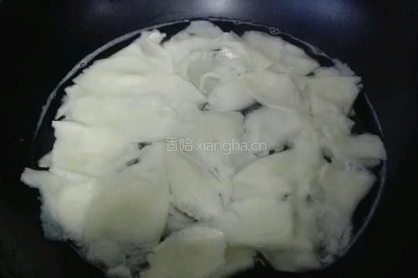鸡蛋紫菜面片汤的做法图解2