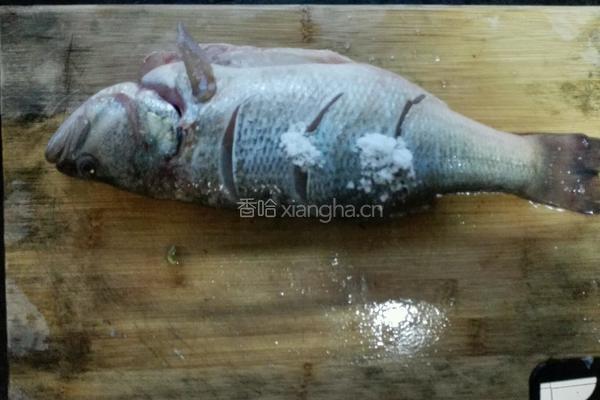 糖醋鲈鱼的做法图解2