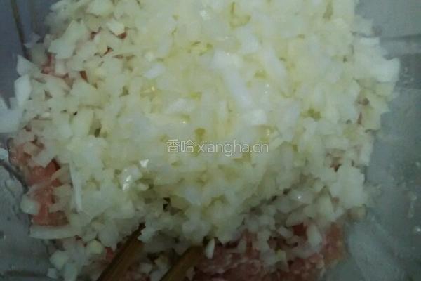 猪肉洋葱肉饼的做法图解1