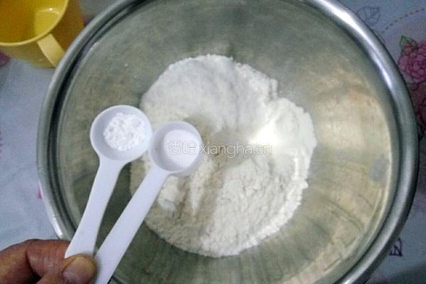 玫瑰花乳酪面包的做法图解2